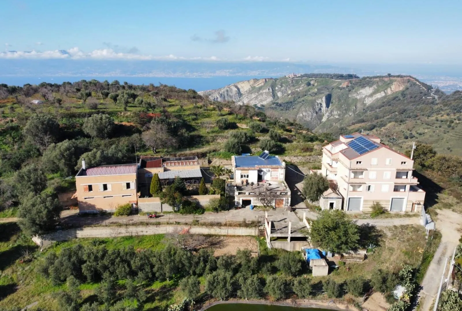 Kemp Agriturismo Sant'Anna Orti In Oliveta Biologica Con Vista Sullo Stretto Di Messina